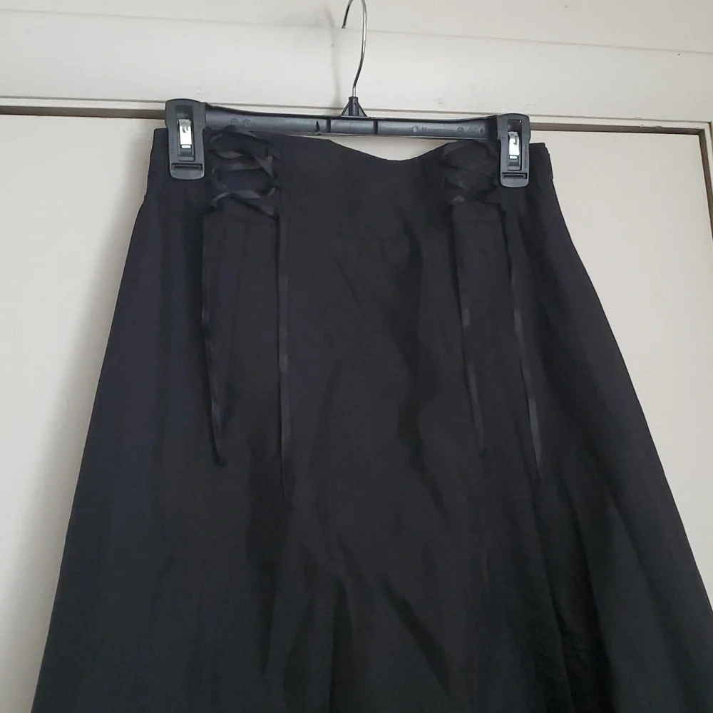 Vampire Freaks Black Ruffled Cassandra Skirt - Picture 3 of 15